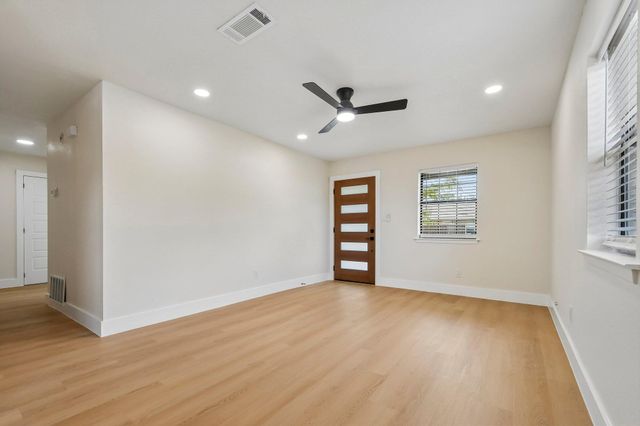 1204 Southwalk ST, Georgetown, TX 78626