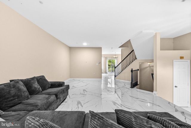 5 BATTERY BEND CT, Montgomery Village, MD 20886