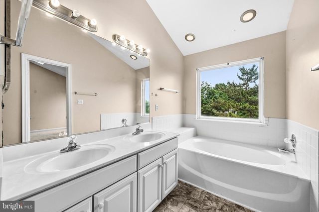 5 BATTERY BEND CT, Montgomery Village, MD 20886