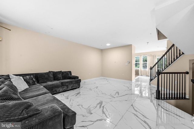 5 BATTERY BEND CT, Montgomery Village, MD 20886
