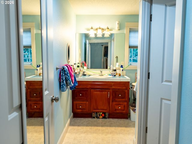 1551 Tierra Dr Ne, Salem, OR 97301