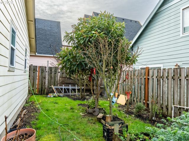 1551 Tierra Dr Ne, Salem, OR 97301