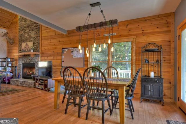 1072 Heatherwood Way, Talking Rock, GA 30175