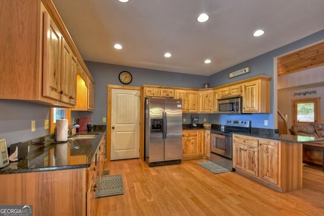 1072 Heatherwood Way, Talking Rock, GA 30175