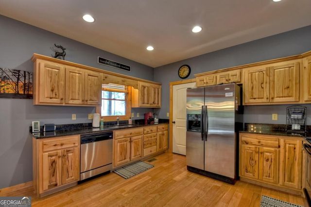 1072 Heatherwood Way, Talking Rock, GA 30175