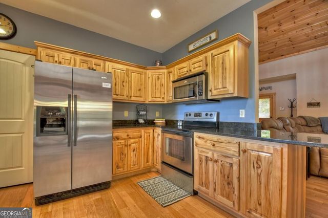 1072 Heatherwood Way, Talking Rock, GA 30175