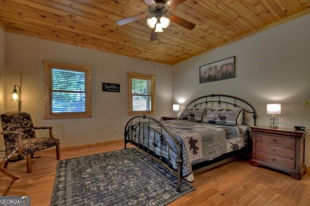 1072 Heatherwood Way, Talking Rock, GA 30175