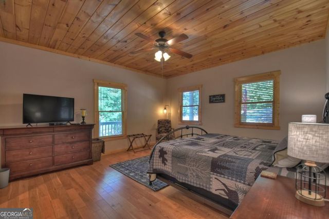 1072 Heatherwood Way, Talking Rock, GA 30175