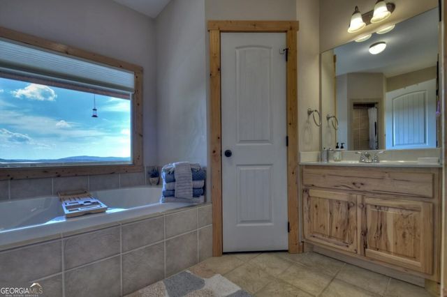 1072 Heatherwood Way, Talking Rock, GA 30175