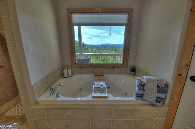 1072 Heatherwood Way, Talking Rock, GA 30175