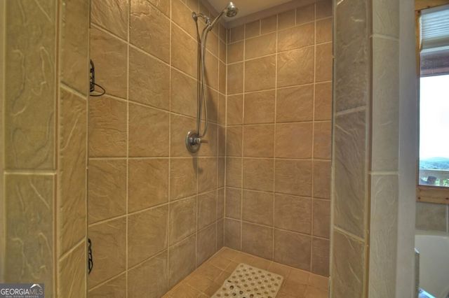 1072 Heatherwood Way, Talking Rock, GA 30175