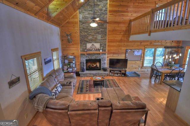 1072 Heatherwood Way, Talking Rock, GA 30175