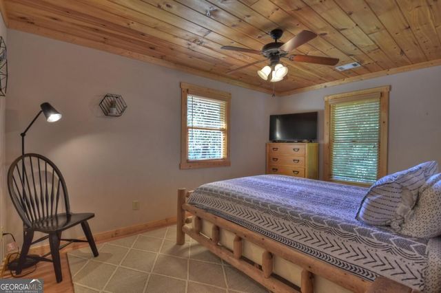 1072 Heatherwood Way, Talking Rock, GA 30175