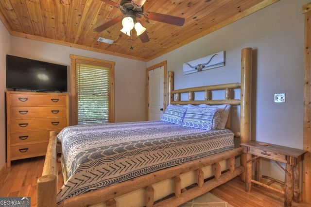 1072 Heatherwood Way, Talking Rock, GA 30175