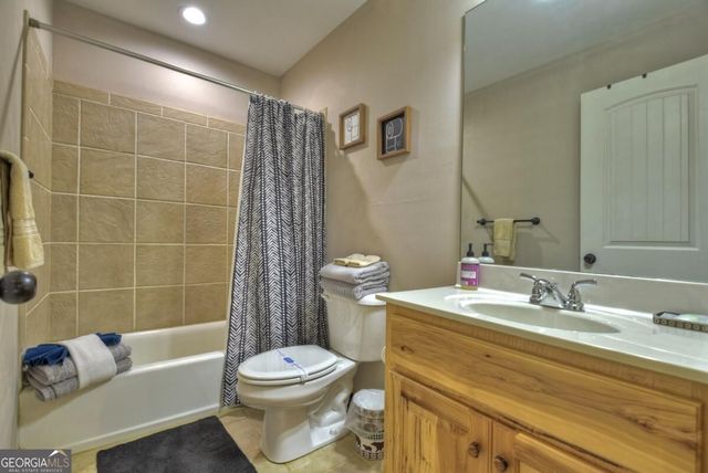 1072 Heatherwood Way, Talking Rock, GA 30175
