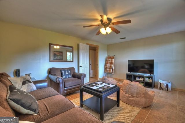1072 Heatherwood Way, Talking Rock, GA 30175