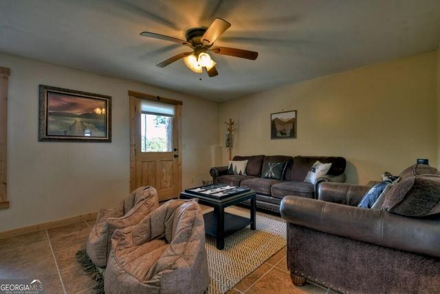 1072 Heatherwood Way, Talking Rock, GA 30175