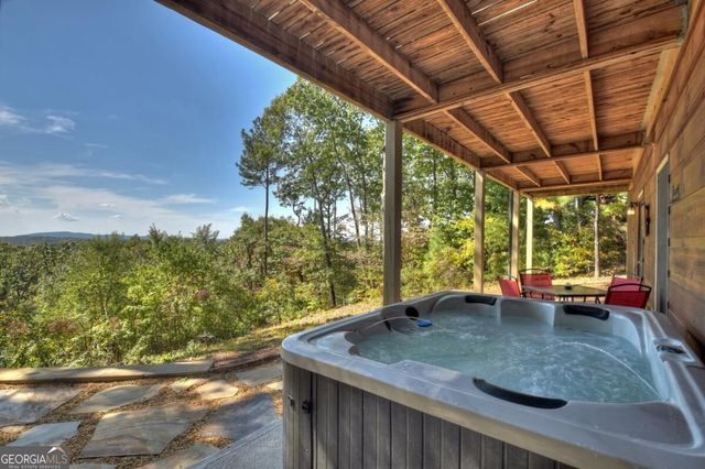 1072 Heatherwood Way, Talking Rock, GA 30175