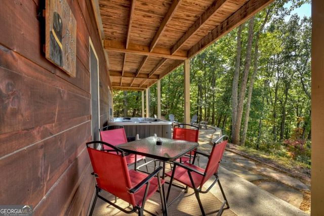 1072 Heatherwood Way, Talking Rock, GA 30175