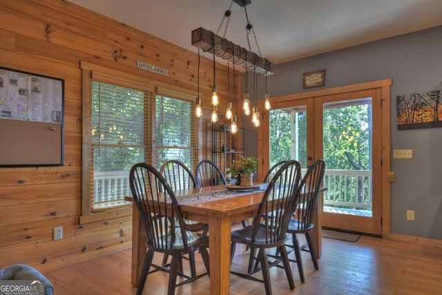 1072 Heatherwood Way, Talking Rock, GA 30175