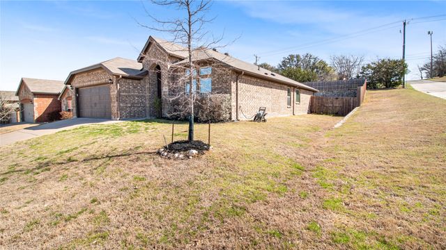 233 Balcones Drive, Fort Worth, TX 76108