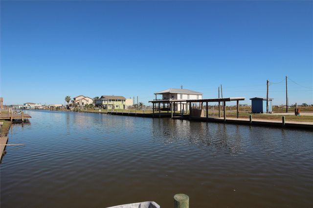 855 County Road 201, Sargent, TX 77414