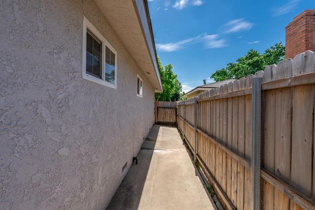 772 E Sample Avenue, Fresno, CA 93710