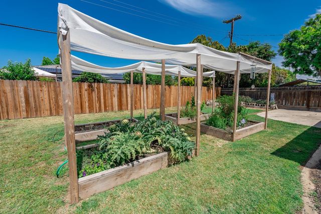 772 E Sample Avenue, Fresno, CA 93710