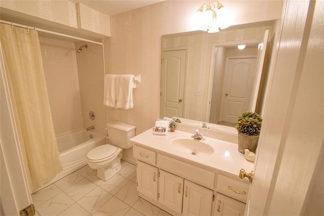 12227 Sagamore Road, Leawood, KS 66209