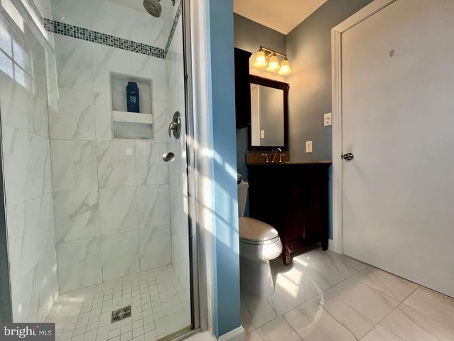 2 ASPEN RD, Sicklerville, NJ 08081