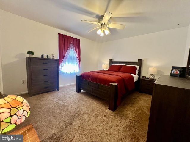 2 ASPEN RD, Sicklerville, NJ 08081