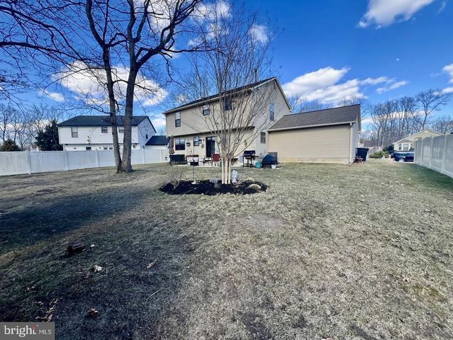 2 ASPEN RD, Sicklerville, NJ 08081