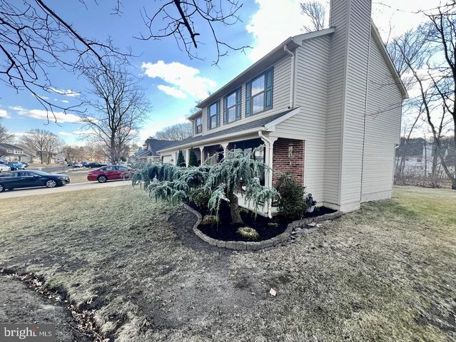 2 ASPEN RD, Sicklerville, NJ 08081