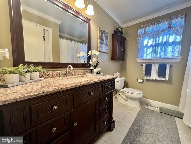 2 ASPEN RD, Sicklerville, NJ 08081