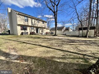 2 ASPEN RD, Sicklerville, NJ 08081