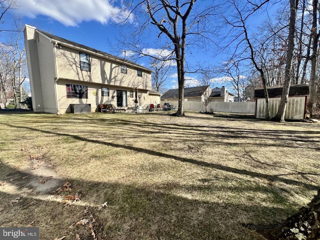 2 ASPEN RD, Sicklerville, NJ 08081