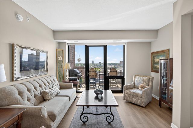 500 E Grant Street 907, Minneapolis, MN 55404