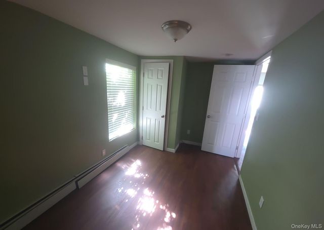 20 Laurel Road, Lindenhurst, NY 11757