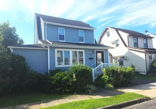 20 Laurel Road, Lindenhurst, NY 11757