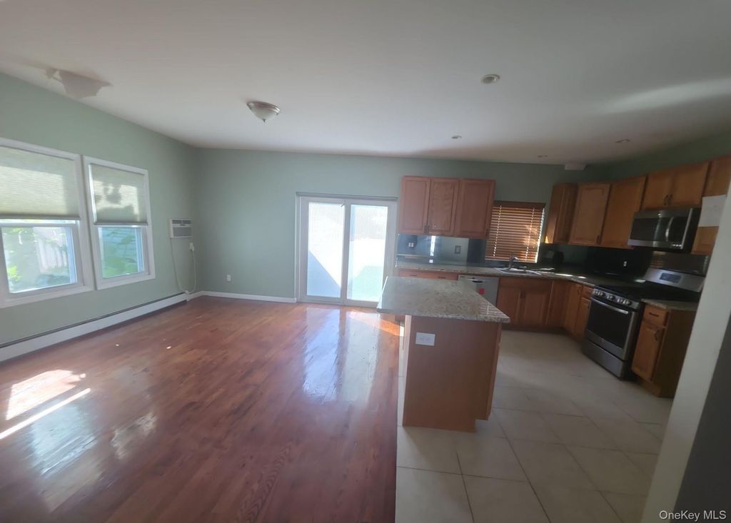 20 Laurel Road, Lindenhurst, NY 11757 — photo 5