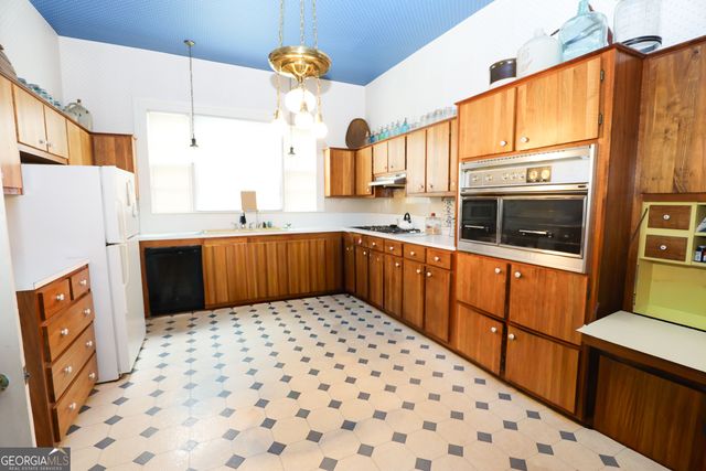 130 LaGrange Street, Newnan, GA 30263