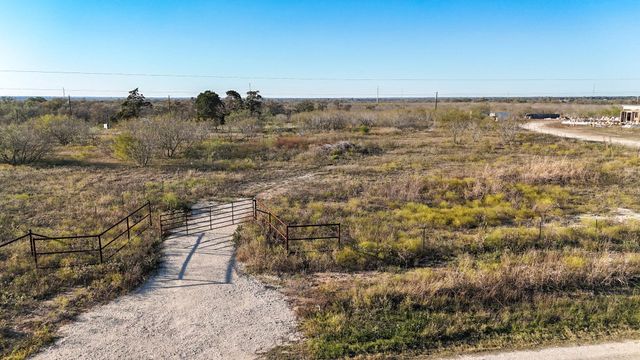 115 Spanish Oak RD, Dale, TX 78616