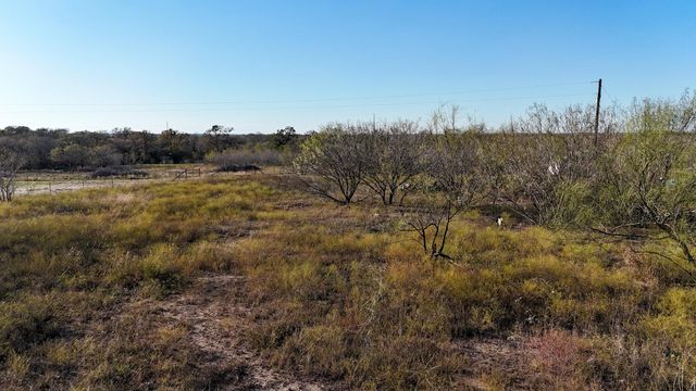 115 Spanish Oak RD, Dale, TX 78616