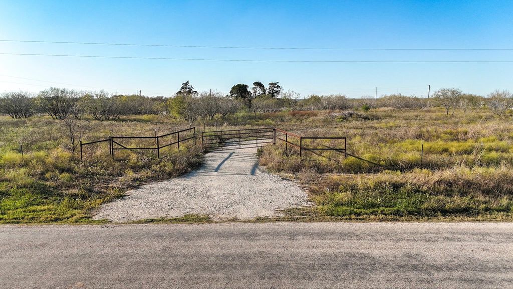 115 Spanish Oak RD, Dale, TX 78616