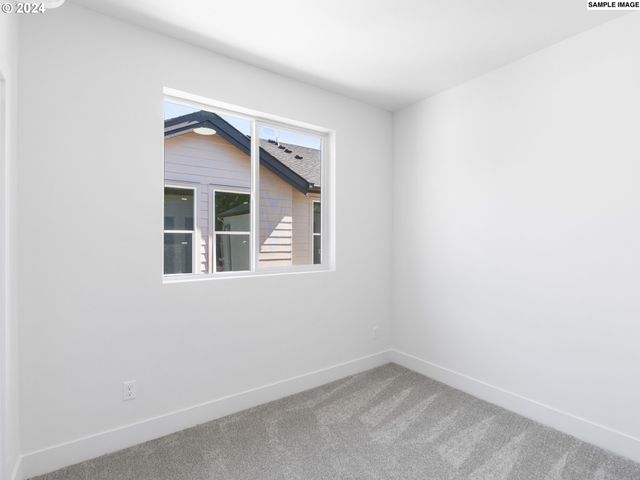 6677 N FESSENDEN St 15, Portland, OR 97203