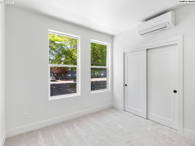 6677 N FESSENDEN St 15, Portland, OR 97203