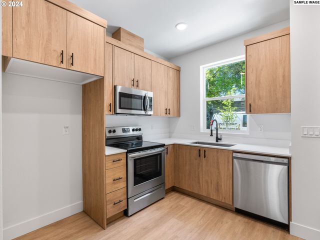 6677 N FESSENDEN St 15, Portland, OR 97203
