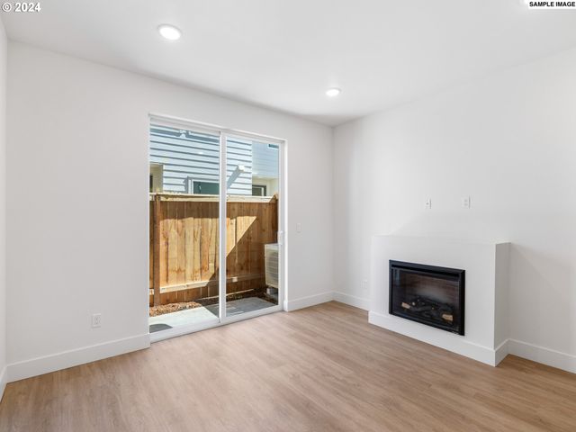 6677 N FESSENDEN St 15, Portland, OR 97203