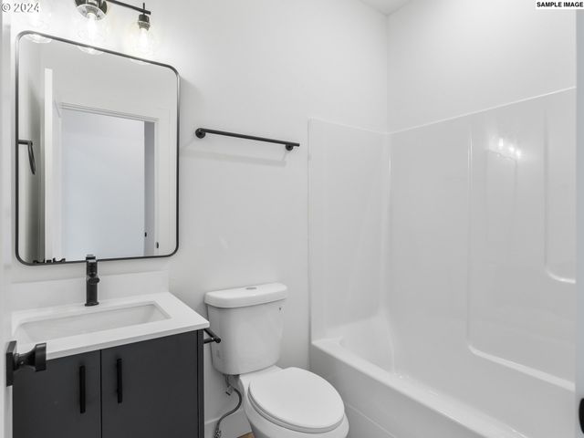6677 N FESSENDEN St 15, Portland, OR 97203