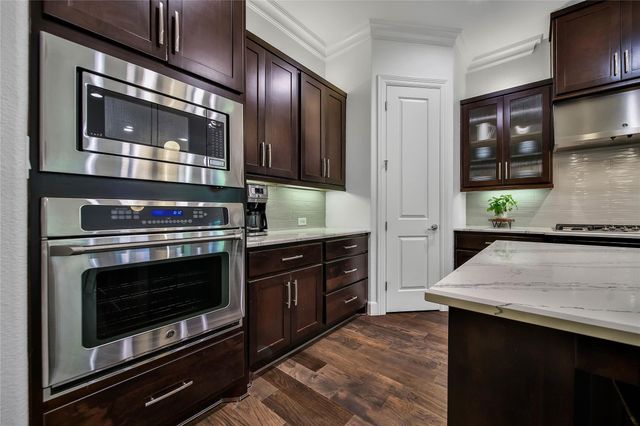 15 Corbel Point Way, The Woodlands, TX 77375